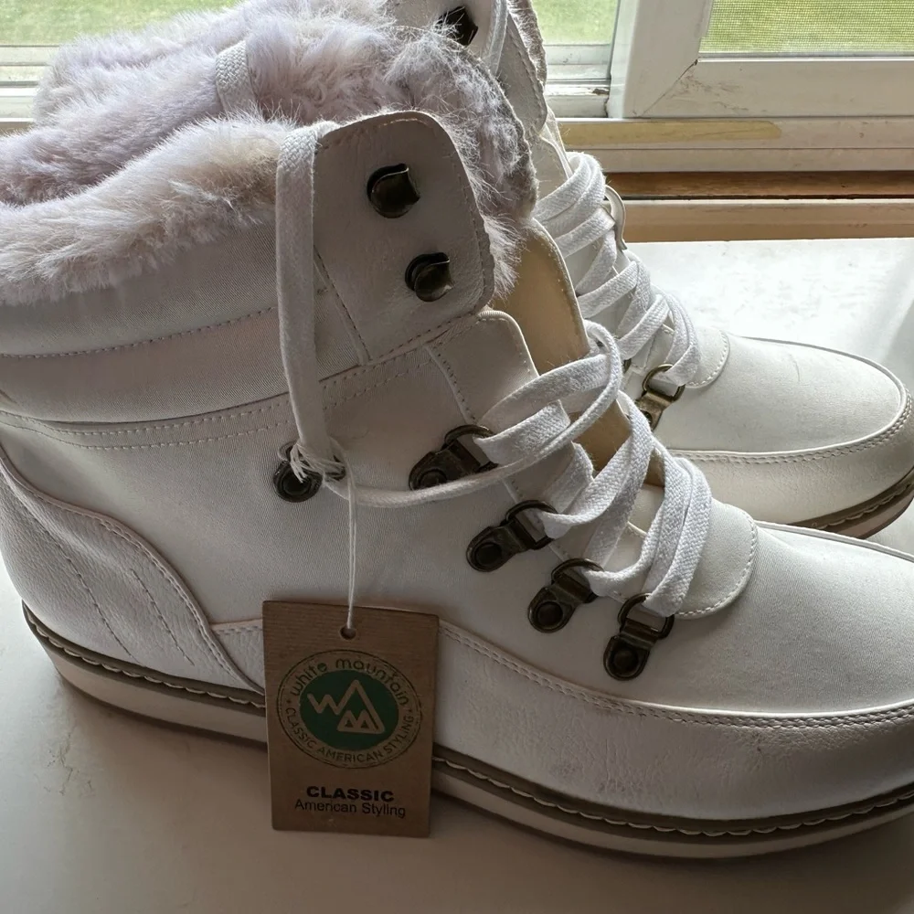 White Winter Boots by White Mountain size 11 NEW